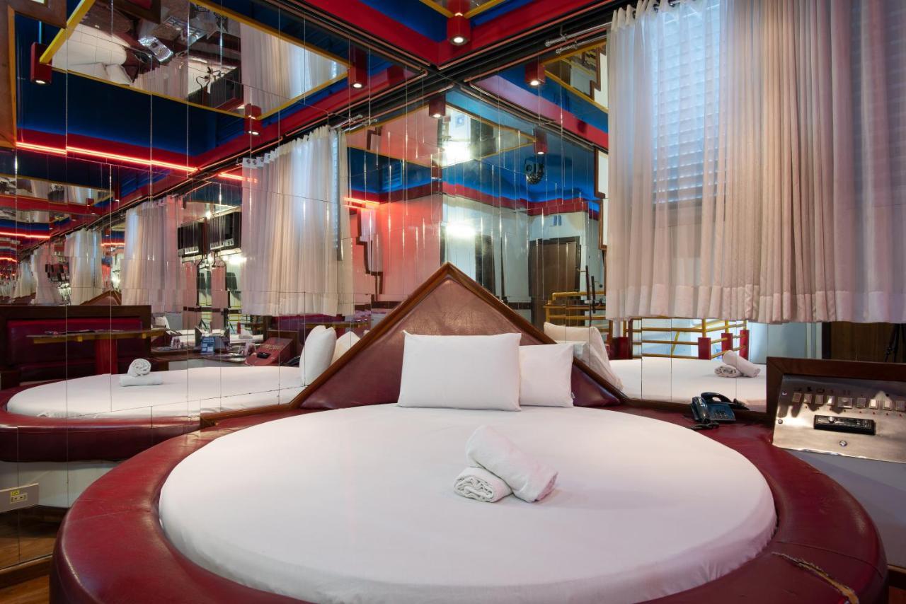 Fantasy 5 Hotel do amor *