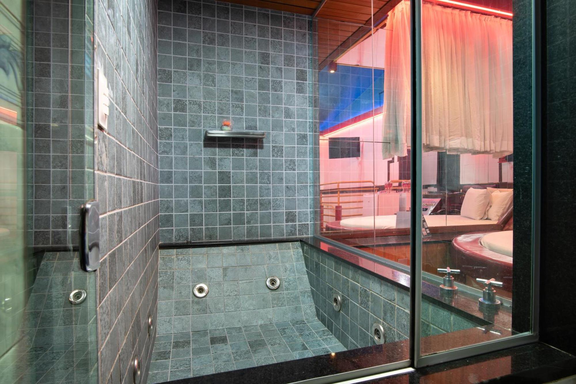 Fantasy 5 Hotel do amor *