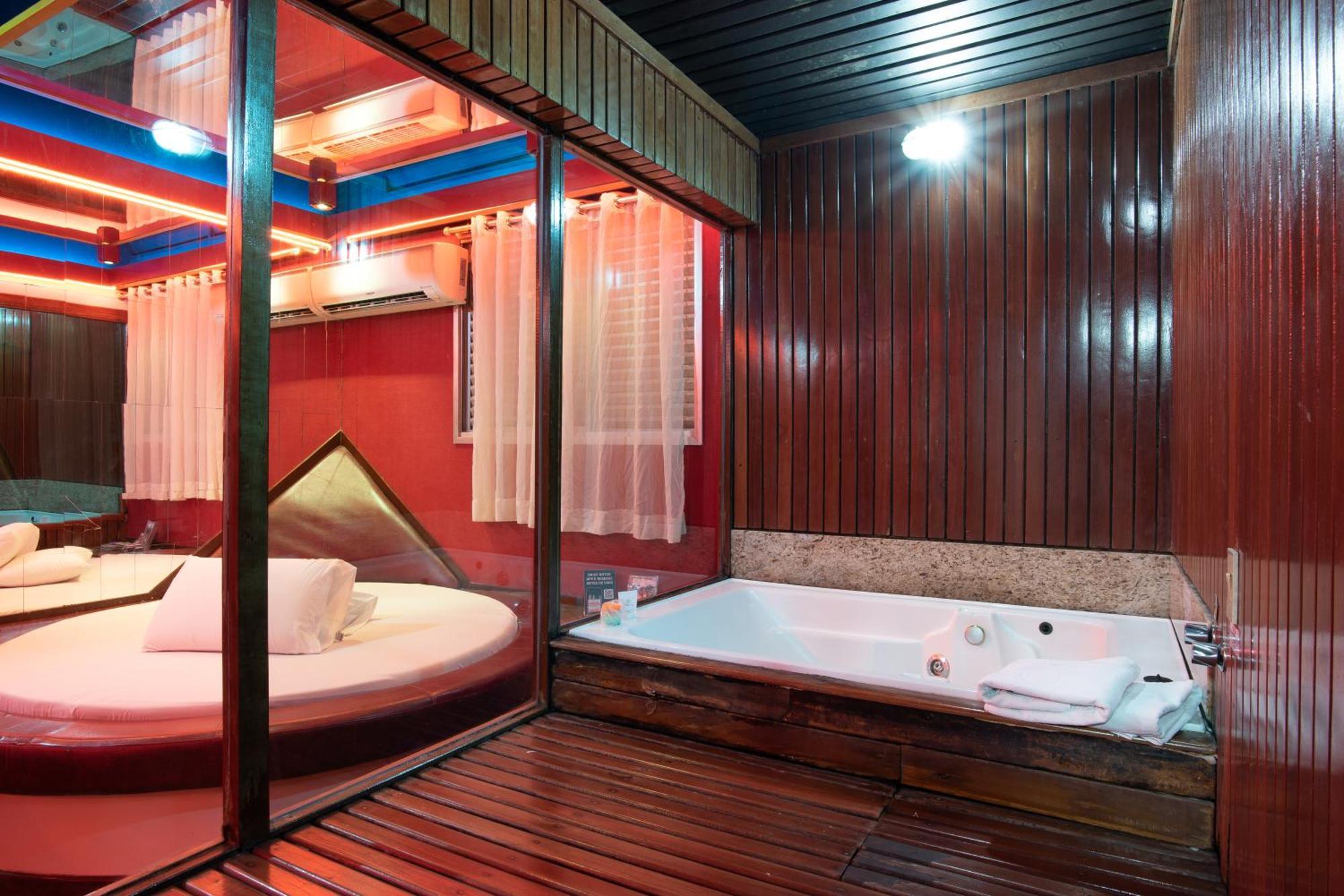 Fantasy 5 Hotel do amor *