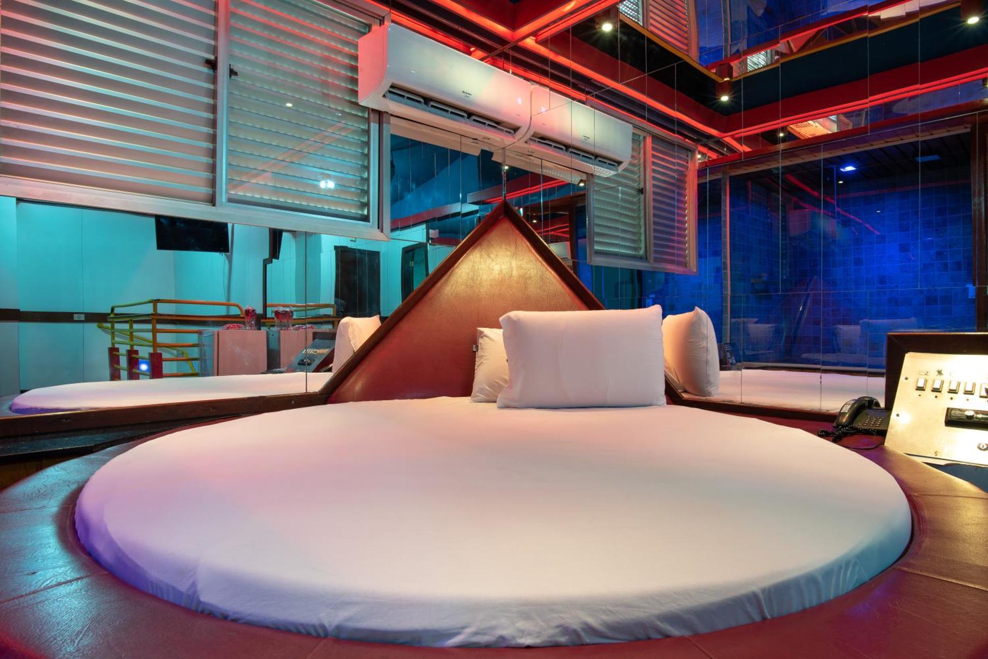 Fantasy 5 Hotel do amor