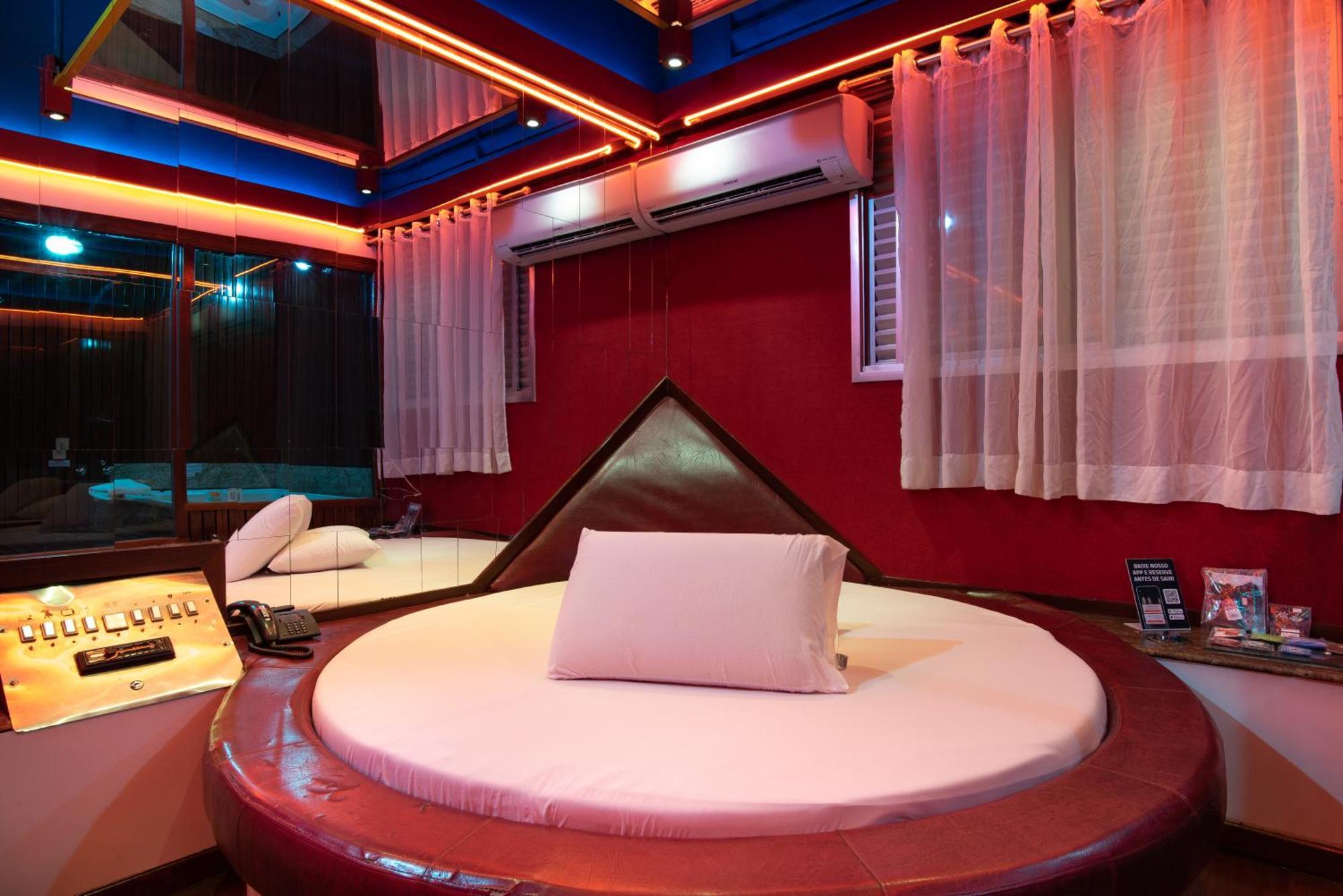 Fantasy 5 Hotel do amor