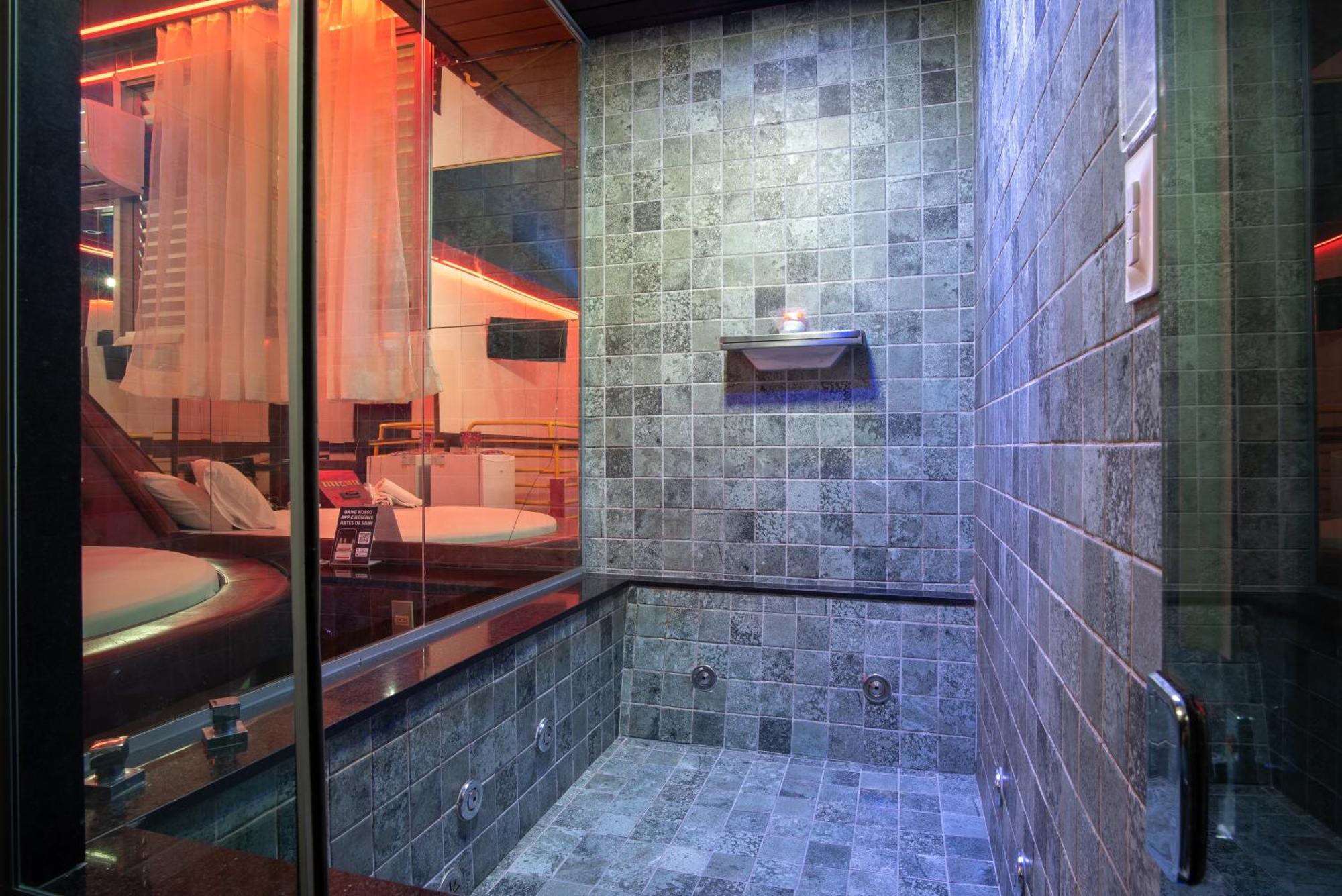 Fantasy 5 Hotel do amor *