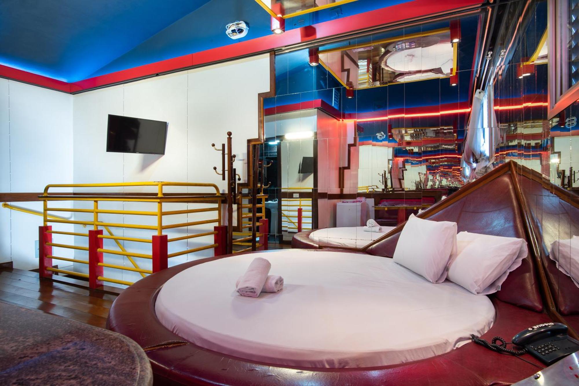 Fantasy 5 Hotel do amor *