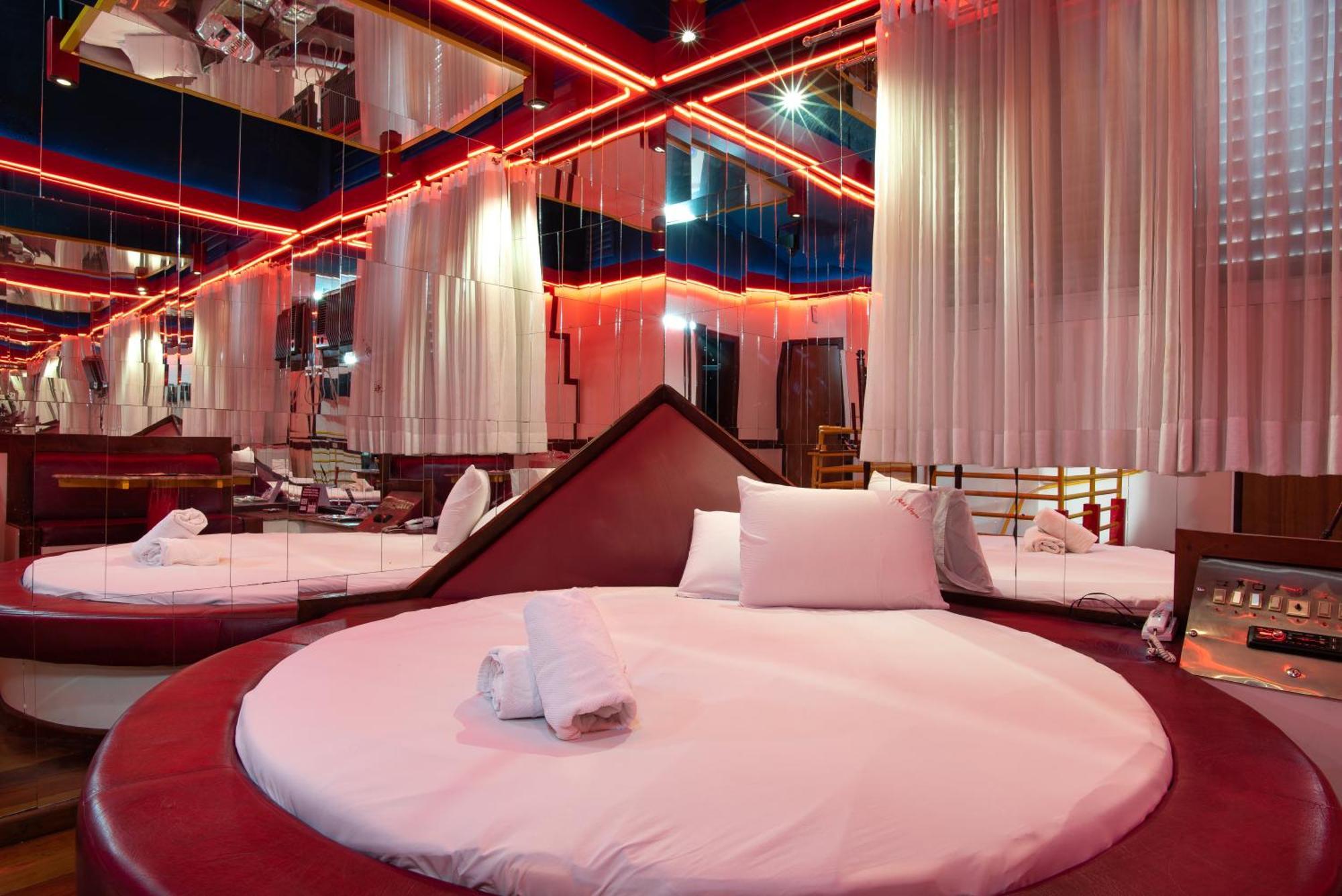 Fantasy 5 Hotel do amor