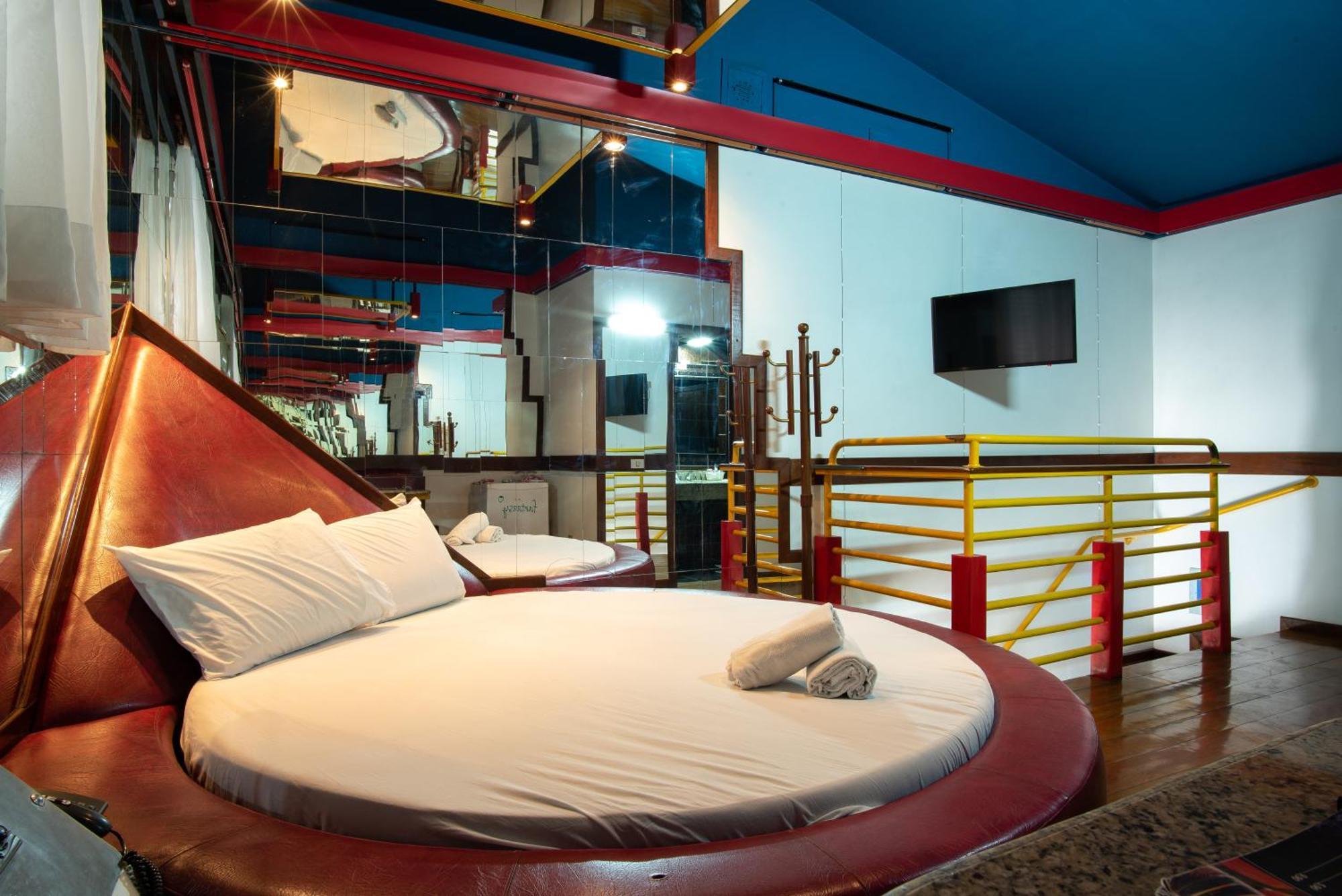 Fantasy 5 Hotel do amor *