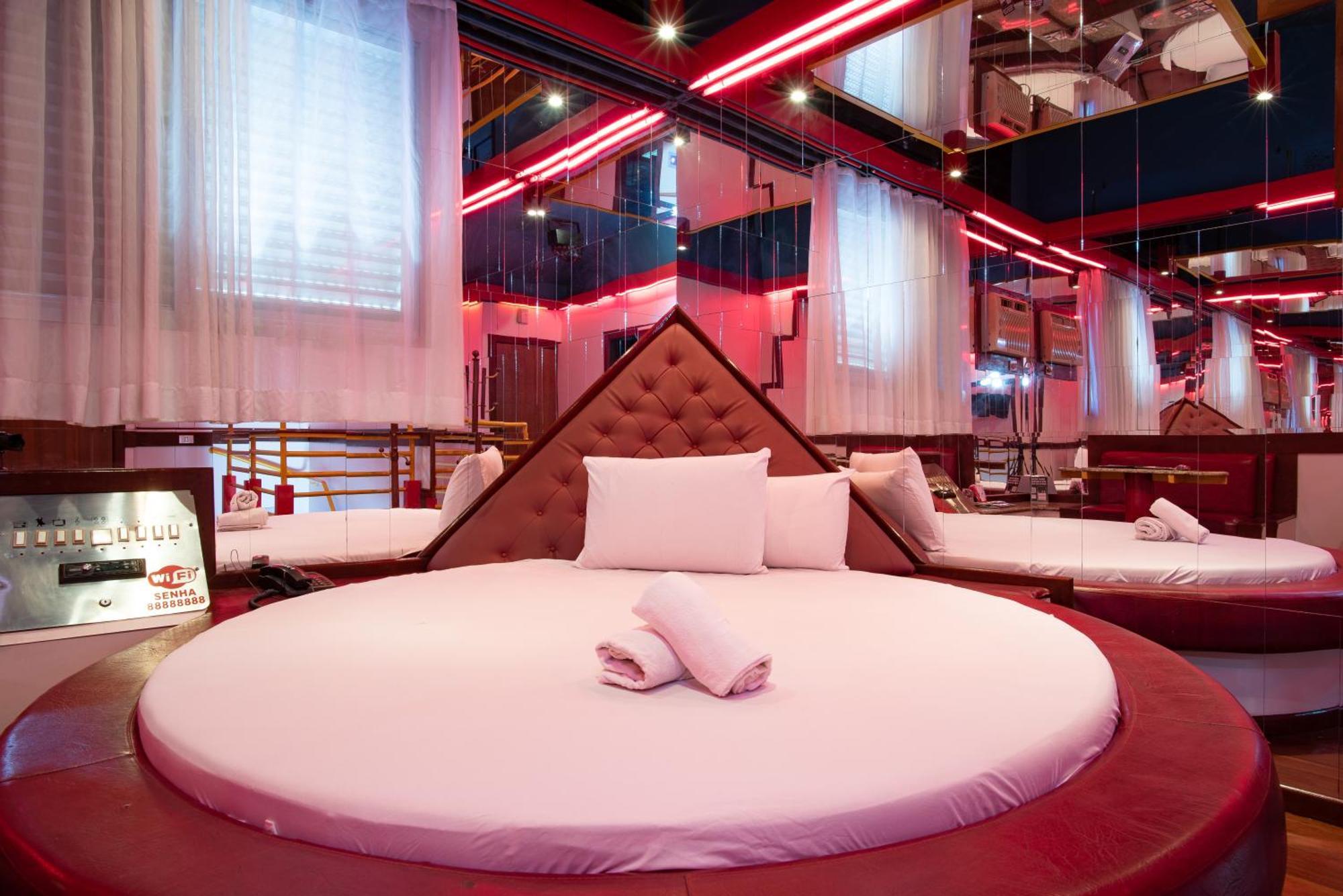 Fantasy 5 Hotel do amor *